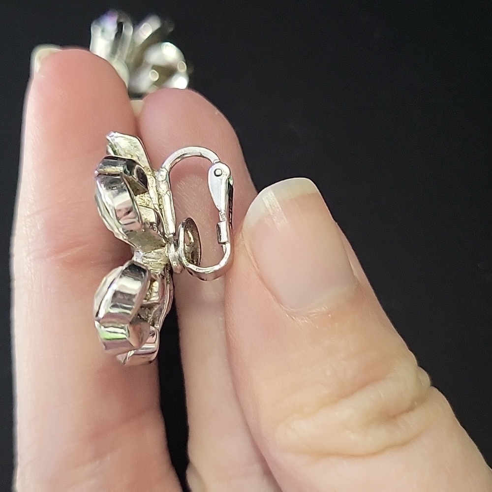 🎁 Vintage Trifari four leaf clover clip on earrings - Picture 5 of 6